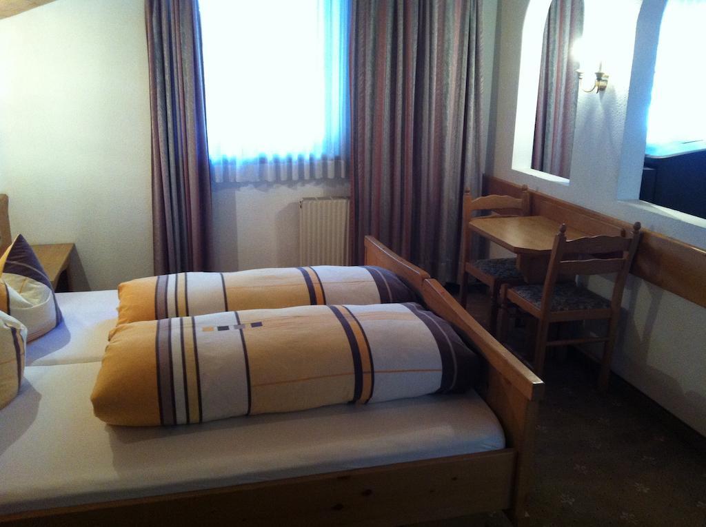 Hotel Garni Pfandl Нойштифт-им-Штубайталь Номер фото